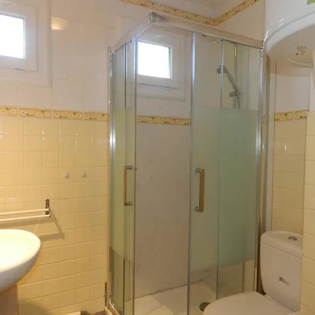 Avec Piscine Et Terrasse, Proche - 4 Couchages, Parking, Animaux Acceptes - Fr-1-251-808 *