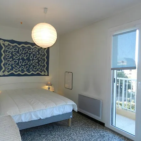Apartment Avec Piscine Et Terrasse, Proche - 4 Couchages, Parking, Animaux Acceptes - Fr-1-251-808
