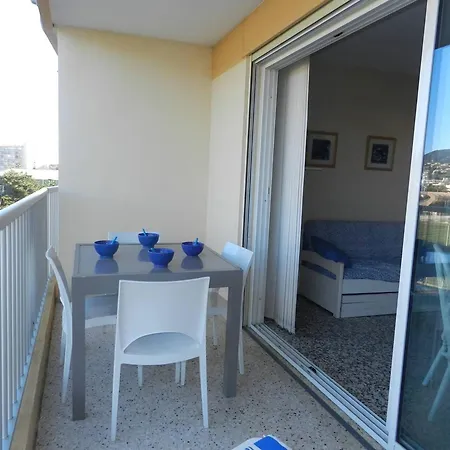 Apartment Avec Piscine Et Terrasse, Proche - 4 Couchages, Parking, Animaux Acceptes - Fr-1-251-808